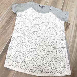 A Pea in the Pod gray with white knit blouse sz S